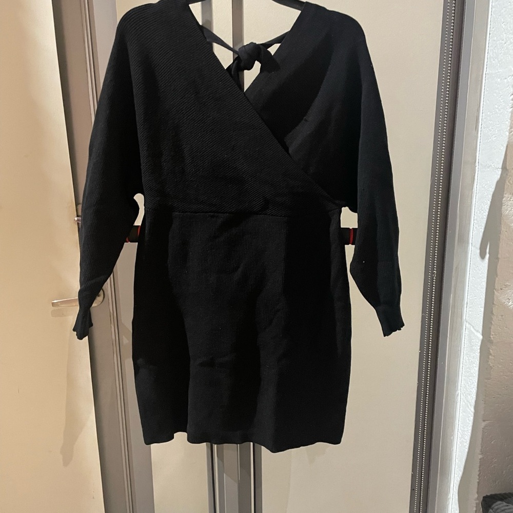 🌟 Elegant Black Long Sleeve Sweater Dress